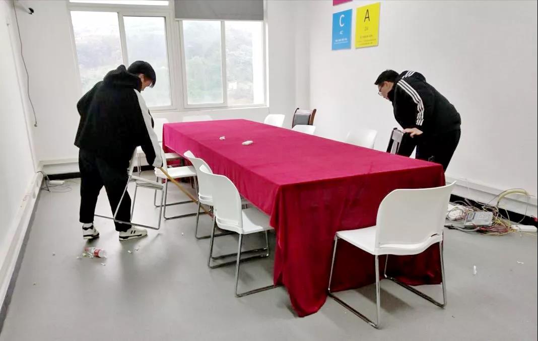 【美好校园】重庆应用技术职业学院互联网信息学院开展扫除道活动